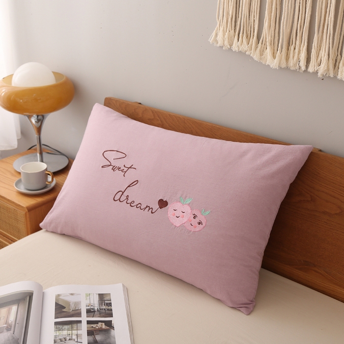 91家纺网 家纺一手货源 找家纺 锦绣万家  2023新款色织水洗棉绣花枕套 桃子