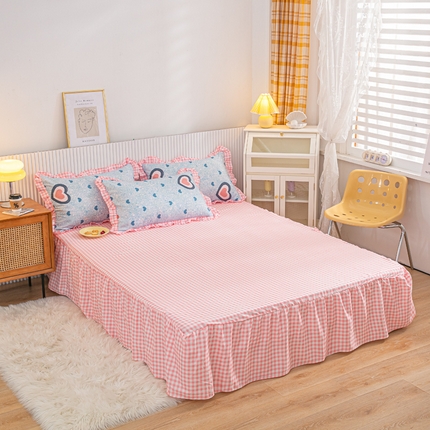 莎臣豹2025新款水洗磨毛活性印花植物羊绒单床裙 粉小格