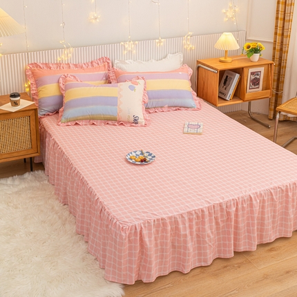 莎臣豹2025新款水洗磨毛活性印花植物羊绒单床裙 粉大格