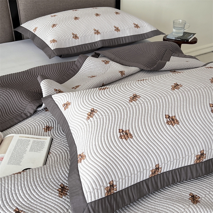 91家纺网 家纺一手货源 找家纺 汇庭 2023新款雅丝床盖三件套 波特小熊