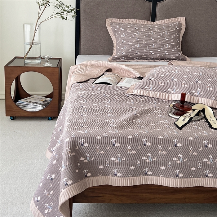 91家纺网 家纺一手货源 找家纺 汇庭 2023新款雅丝床盖三件套 梦游小兔