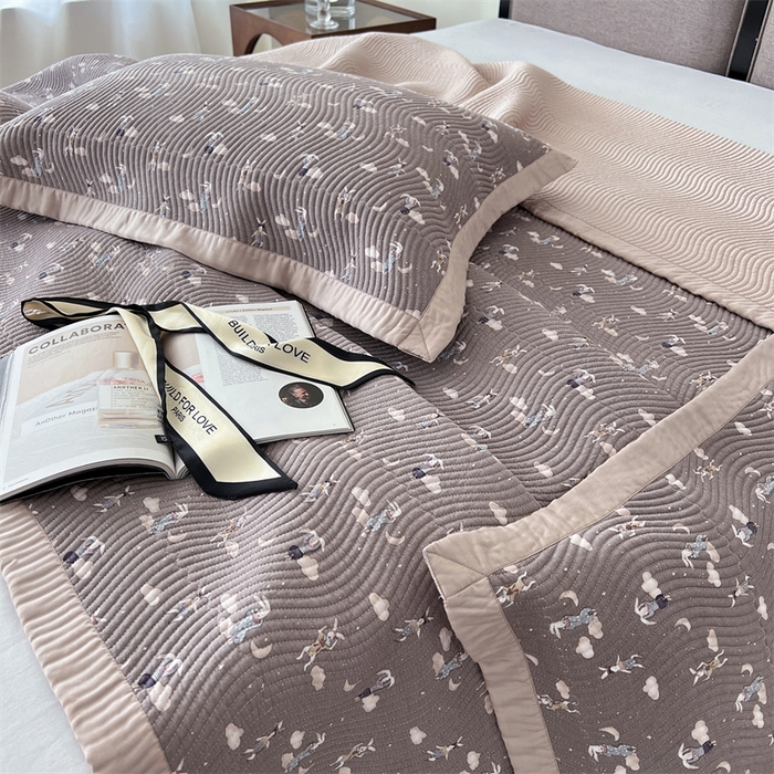 91家纺网 家纺一手货源 找家纺 汇庭 2023新款雅丝床盖三件套 梦游小兔