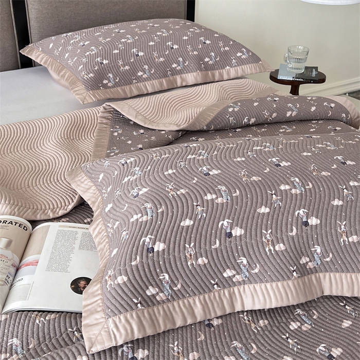 91家纺网 家纺一手货源 找家纺 汇庭 2023新款雅丝床盖三件套 梦游小兔