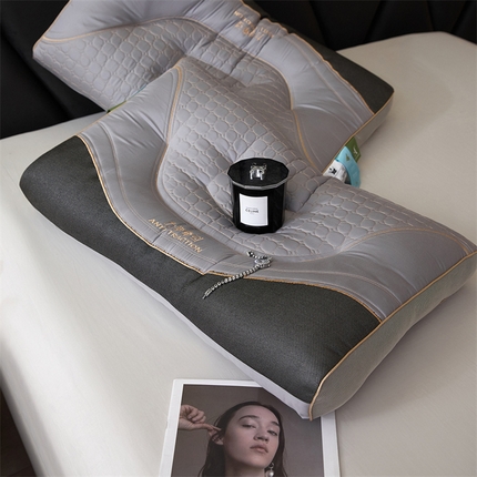 91家纺网 家纺一手货源 找家纺 （总）头等舱 2023新款全棉A类100支大豆抗菌乳胶力学牵引枕