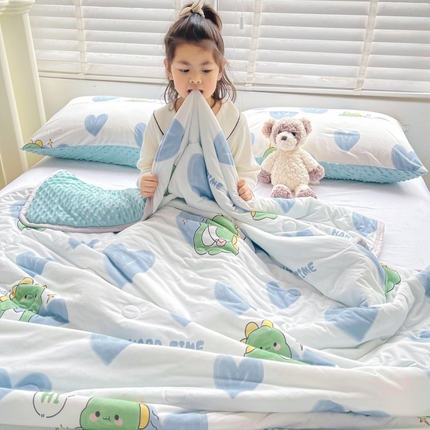 91家纺网 家纺一手货源 找家纺 （总）八方汇 2023新款针织安抚卡通豆豆夏凉被风格二