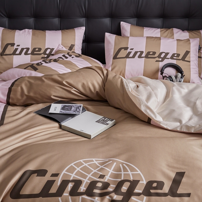 91家纺网 家纺一手货源 找家纺 圆岛 2023新款原创美式复古长绒棉全棉数码印花四件套 风格一 Nasa-棕粉