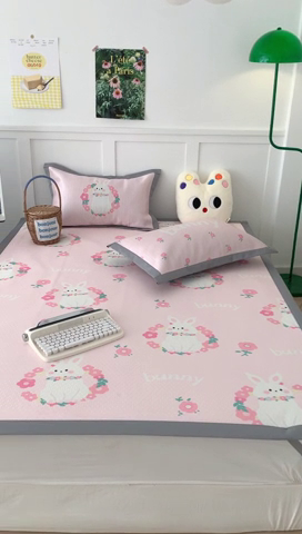 91家纺网 家纺一手货源 找家纺 昔可 2023新款凉感海洋丝针织软席三件套 粉色花环兔