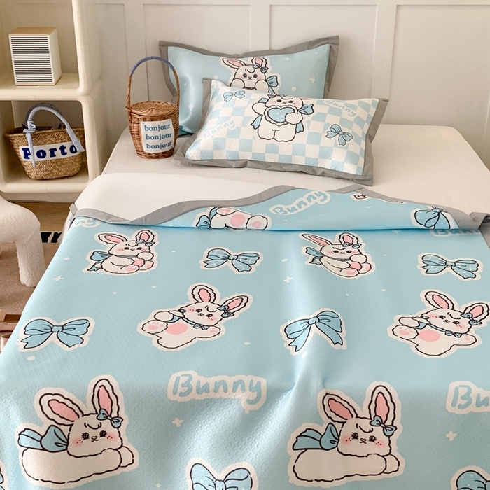 91家纺网 家纺一手货源 找家纺 昔可 2023新款凉感海洋丝针织软席三件套 蓝色蝴蝶结兔