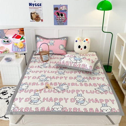 91家纺网 家纺一手货源 找家纺 昔可 2023新款凉感海洋丝针织软席三件套 粉字母狗狗