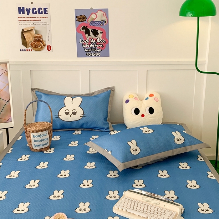 91家纺网 家纺一手货源 找家纺 昔可 2023新款凉感海洋丝针织软席三件套 蓝底兔