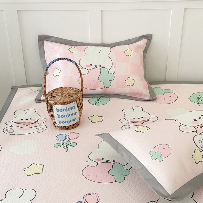 91家纺网 家纺一手货源 找家纺 昔可 2023新款凉感海洋丝针织软席三件套 草莓萌兔