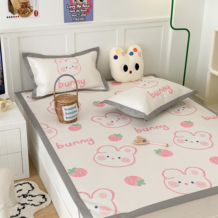 91家纺网 家纺一手货源 找家纺 昔可 2023新款凉感海洋丝针织软席三件套 草莓啵啵兔