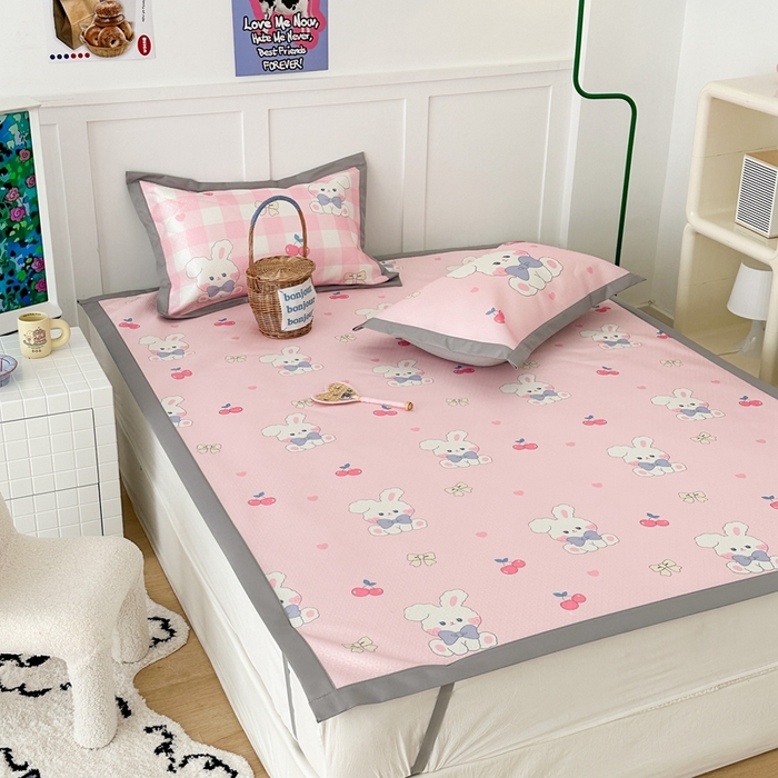 91家纺网 家纺一手货源 找家纺 昔可 2023新款凉感海洋丝针织软席三件套 樱桃蝴蝶结兔