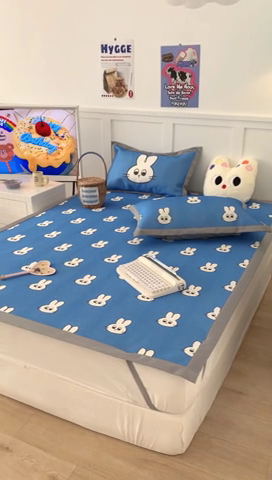 91家纺网 家纺一手货源 找家纺 昔可 2023新款凉感海洋丝针织软席三件套 蓝底兔