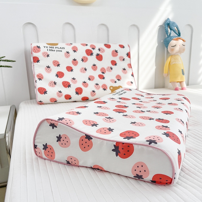 91家纺网 家纺一手货源 找家纺 良佐生活  2023新款A类60支全棉贡缎乳胶枕枕套 草莓满满