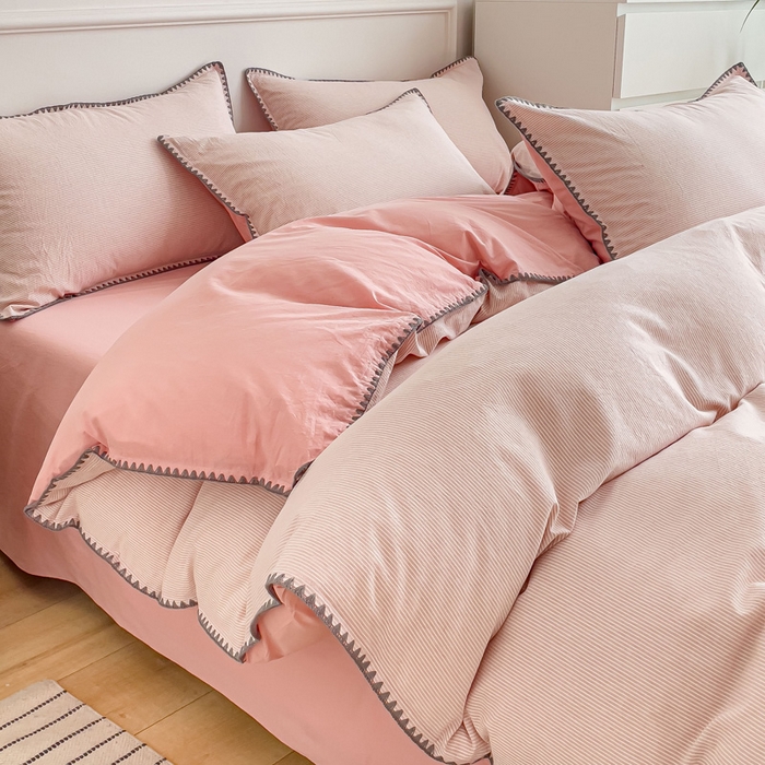 91家纺网 家纺一手货源 找家纺 金丝鸟 2023新款贝壳边A类色织全棉水洗棉简约条纹四件套 贝壳边款简约条纹 粉