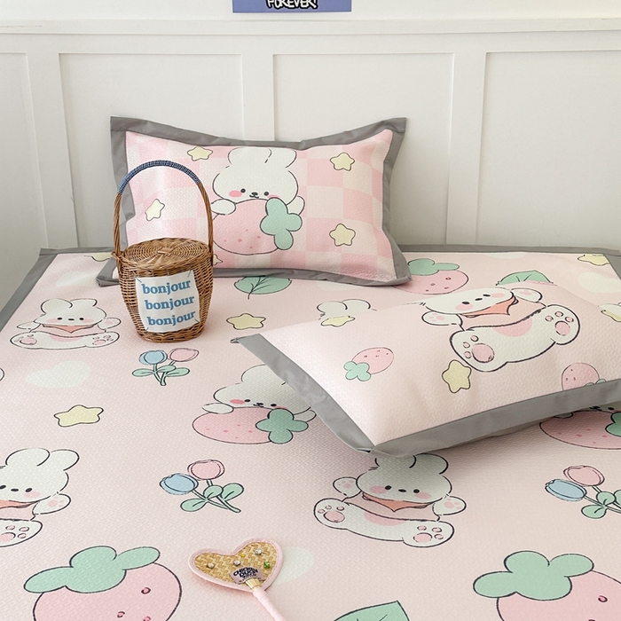 91家纺网 家纺一手货源 找家纺 昔可 2023新款凉感海洋丝针织软席三件套 草莓萌兔