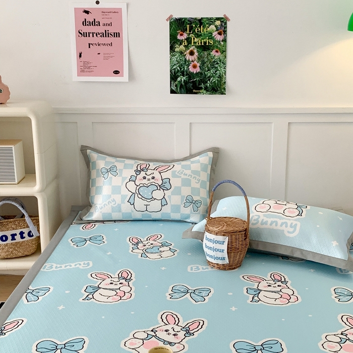 91家纺网 家纺一手货源 找家纺 昔可 2023新款凉感海洋丝针织软席三件套 蓝色蝴蝶结兔