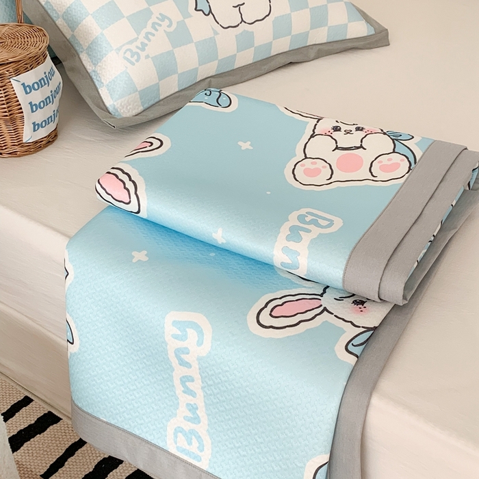 91家纺网 家纺一手货源 找家纺 昔可 2023新款凉感海洋丝针织软席三件套 蓝色蝴蝶结兔