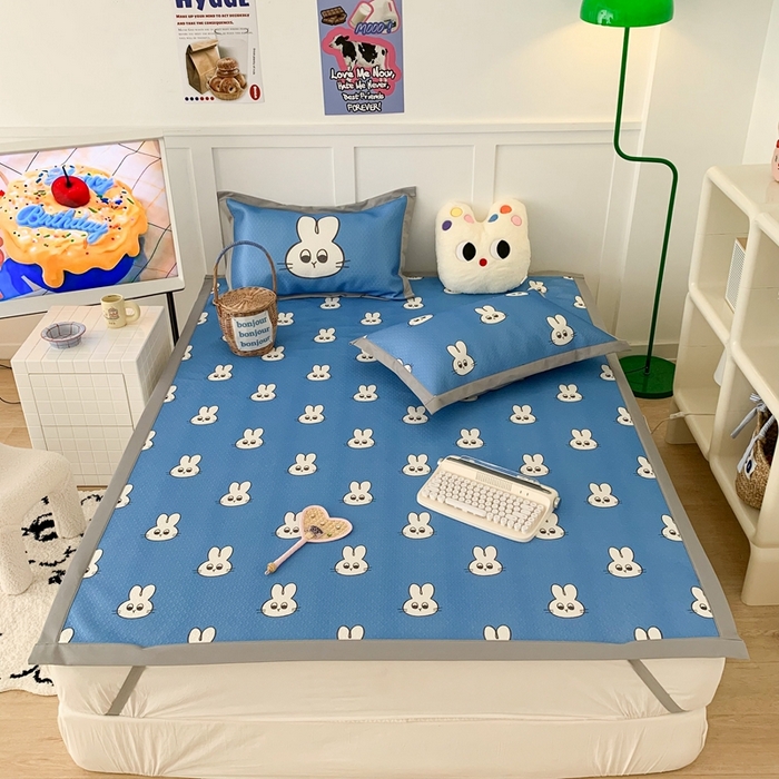 91家纺网 家纺一手货源 找家纺 昔可 2023新款凉感海洋丝针织软席三件套 蓝底兔