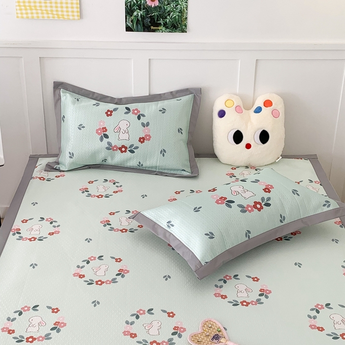 91家纺网 家纺一手货源 找家纺 昔可 2023新款凉感海洋丝针织软席三件套 绿色花环兔