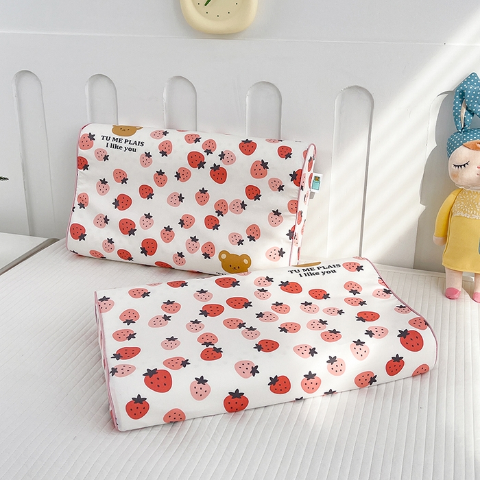 91家纺网 家纺一手货源 找家纺 良佐生活  2023新款A类60支全棉贡缎乳胶枕枕套 草莓满满