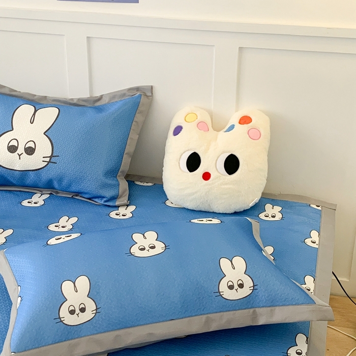 91家纺网 家纺一手货源 找家纺 昔可 2023新款凉感海洋丝针织软席三件套 蓝底兔