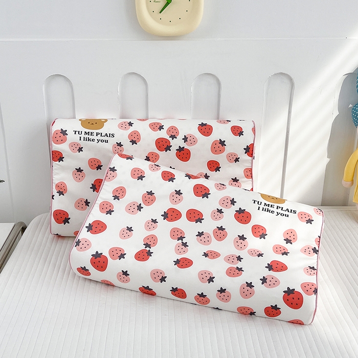 91家纺网 家纺一手货源 找家纺 良佐生活  2023新款A类60支全棉贡缎乳胶枕枕套 草莓满满