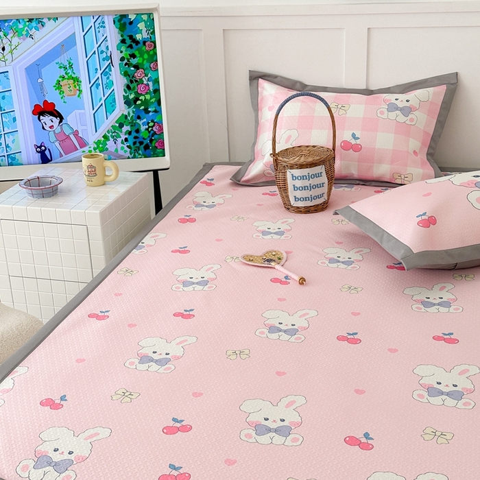 91家纺网 家纺一手货源 找家纺 昔可 2023新款凉感海洋丝针织软席三件套 樱桃蝴蝶结兔