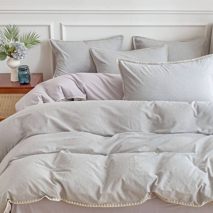 91家纺网 家纺一手货源 找家纺 金丝鸟 2023新款贝壳边A类色织全棉水洗棉简约条纹四件套 贝壳边款 简约条纹 灰