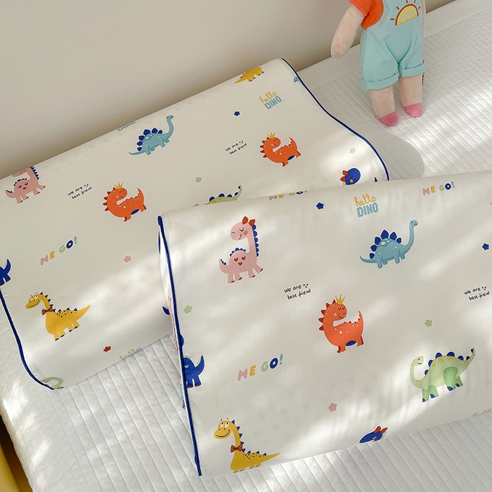 91家纺网 家纺一手货源 找家纺 良佐生活  2023新款A类60支全棉贡缎乳胶枕枕套  恐龙乐园