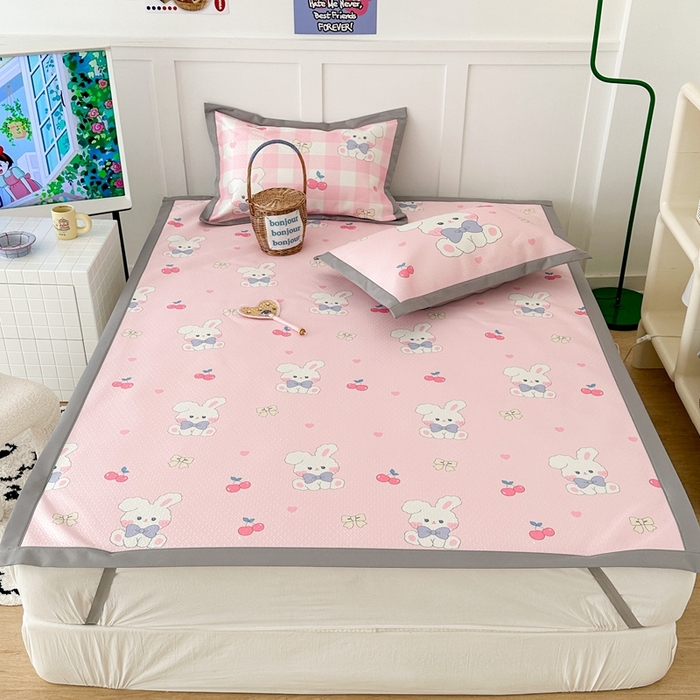 91家纺网 家纺一手货源 找家纺 昔可 2023新款凉感海洋丝针织软席三件套 樱桃蝴蝶结兔