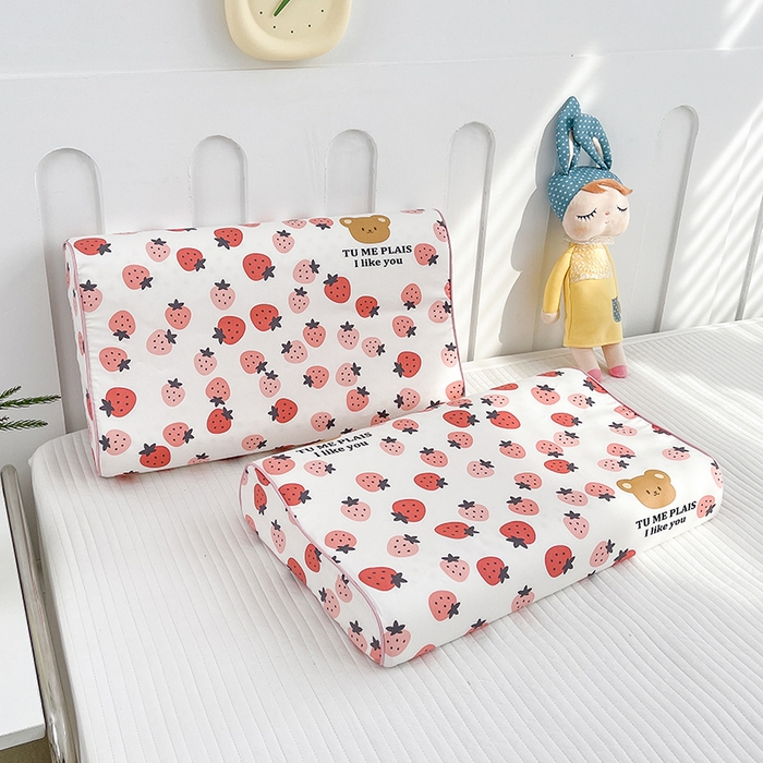 91家纺网 家纺一手货源 找家纺 良佐生活  2023新款A类60支全棉贡缎乳胶枕枕套 草莓满满