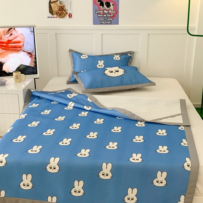 91家纺网 家纺一手货源 找家纺 昔可 2023新款凉感海洋丝针织软席三件套 蓝底兔