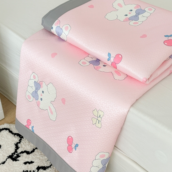 91家纺网 家纺一手货源 找家纺 昔可 2023新款凉感海洋丝针织软席三件套 樱桃蝴蝶结兔