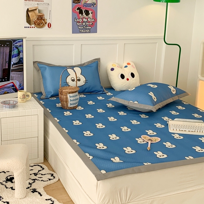 91家纺网 家纺一手货源 找家纺 昔可 2023新款凉感海洋丝针织软席三件套 蓝底兔