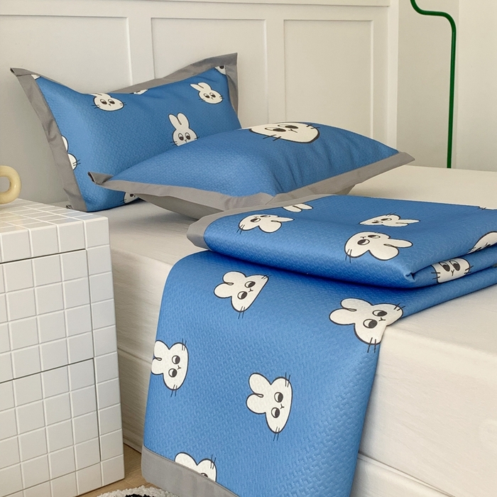 91家纺网 家纺一手货源 找家纺 昔可 2023新款凉感海洋丝针织软席三件套 蓝底兔