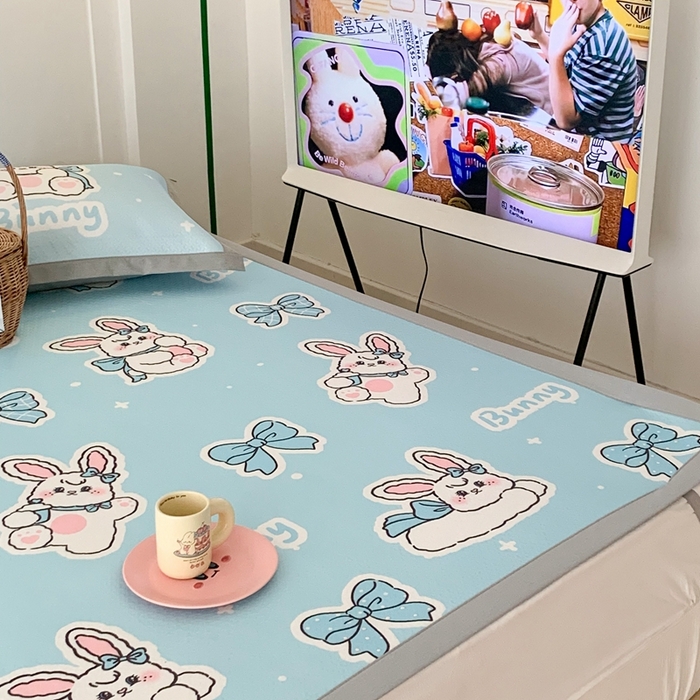 91家纺网 家纺一手货源 找家纺 昔可 2023新款凉感海洋丝针织软席三件套 蓝色蝴蝶结兔