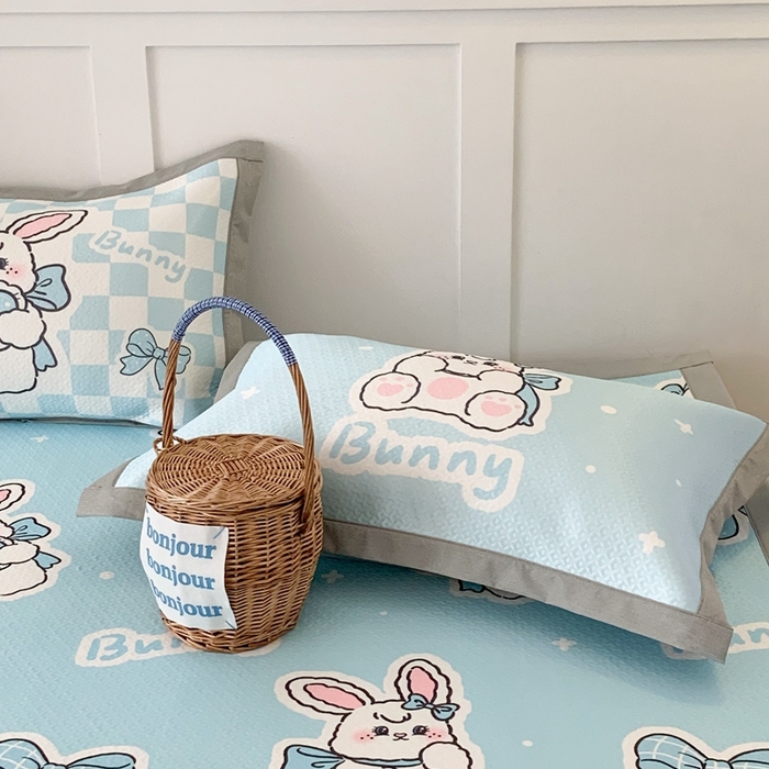 91家纺网 家纺一手货源 找家纺 昔可 2023新款凉感海洋丝针织软席三件套 蓝色蝴蝶结兔