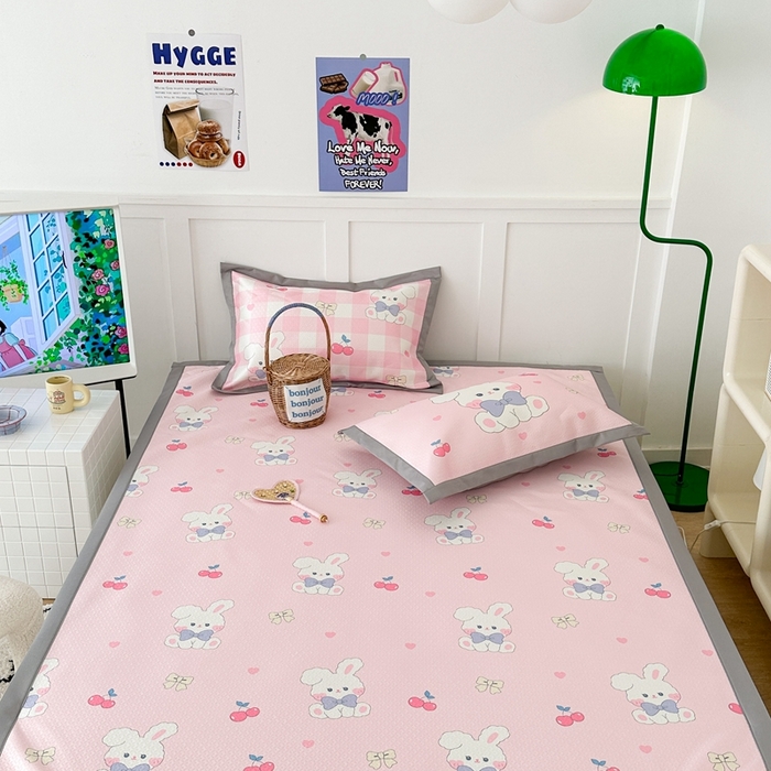 91家纺网 家纺一手货源 找家纺 昔可 2023新款凉感海洋丝针织软席三件套 樱桃蝴蝶结兔