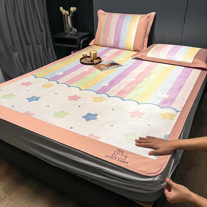 91家纺网 家纺一手货源 找家纺 慕尚家纺 2025新款简约数码印花冰藤席平铺+床笠款 彩虹星星-床笠