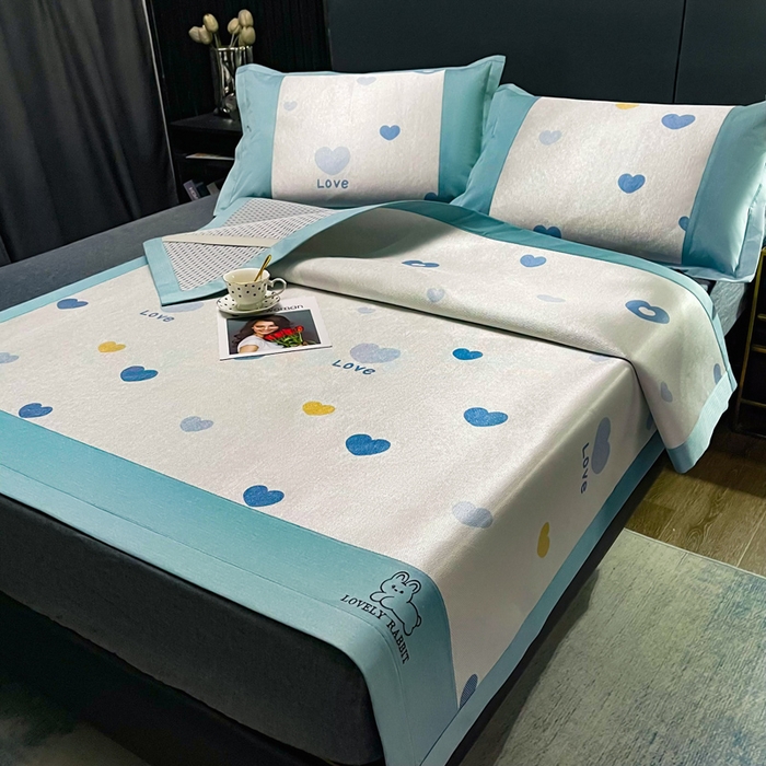 91家纺网 家纺一手货源 找家纺 慕尚家纺 2025新款简约数码印花冰藤席平铺+床笠款 爱心蓝-平铺