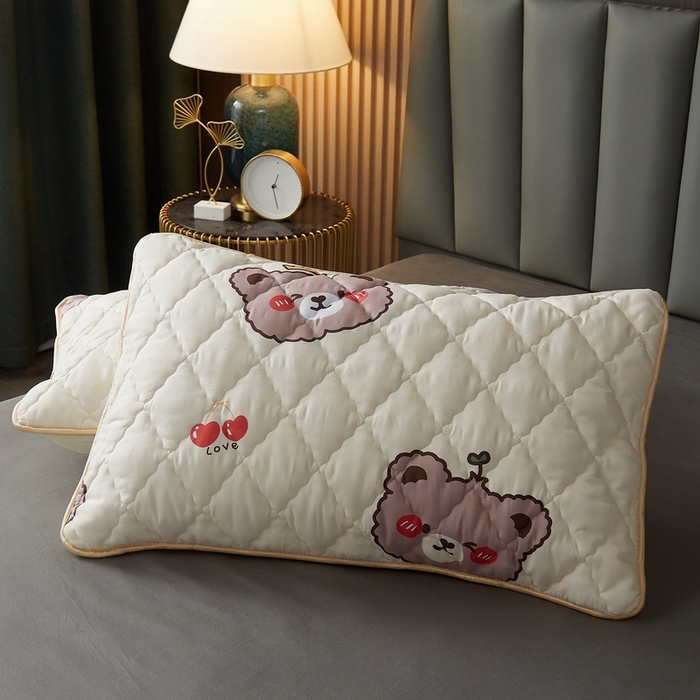 91家纺网 家纺一手货源 找家纺 花言狐语2025新款水洗棉防水枕套 可爱小熊-米黄