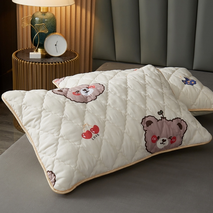 91家纺网 家纺一手货源 找家纺 花言狐语2025新款水洗棉防水枕套 可爱小熊-米黄