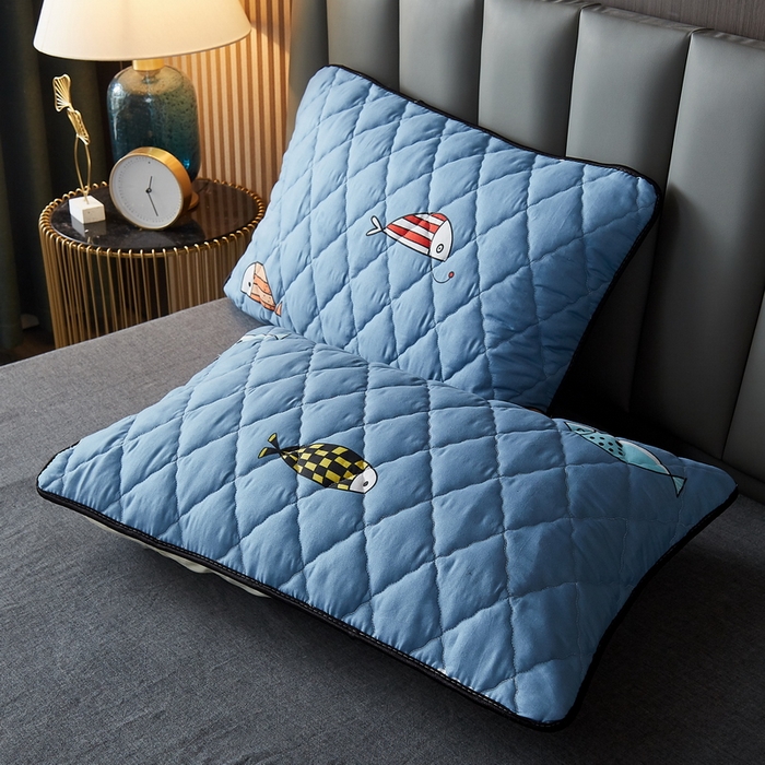 91家纺网 家纺一手货源 找家纺 花言狐语2025新款水洗棉防水枕套 七彩小鱼