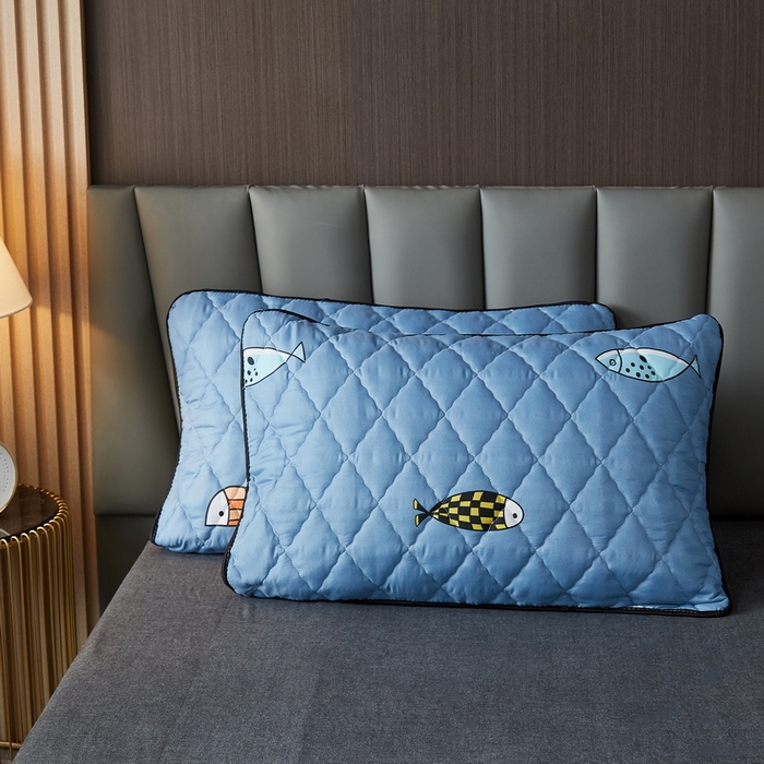 91家纺网 家纺一手货源 找家纺 花言狐语2025新款水洗棉防水枕套 七彩小鱼