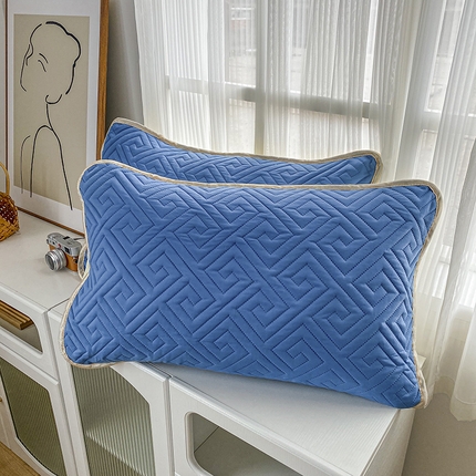 91家纺网 家纺一手货源 找家纺 花言狐语2025新款水洗棉防水枕套 富贵格-宝蓝