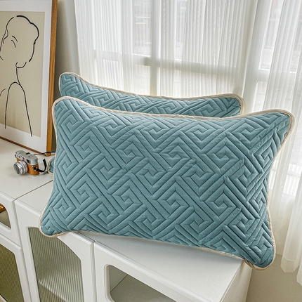 91家纺网 家纺一手货源 找家纺 花言狐语2025新款水洗棉防水枕套 富贵格-墨绿