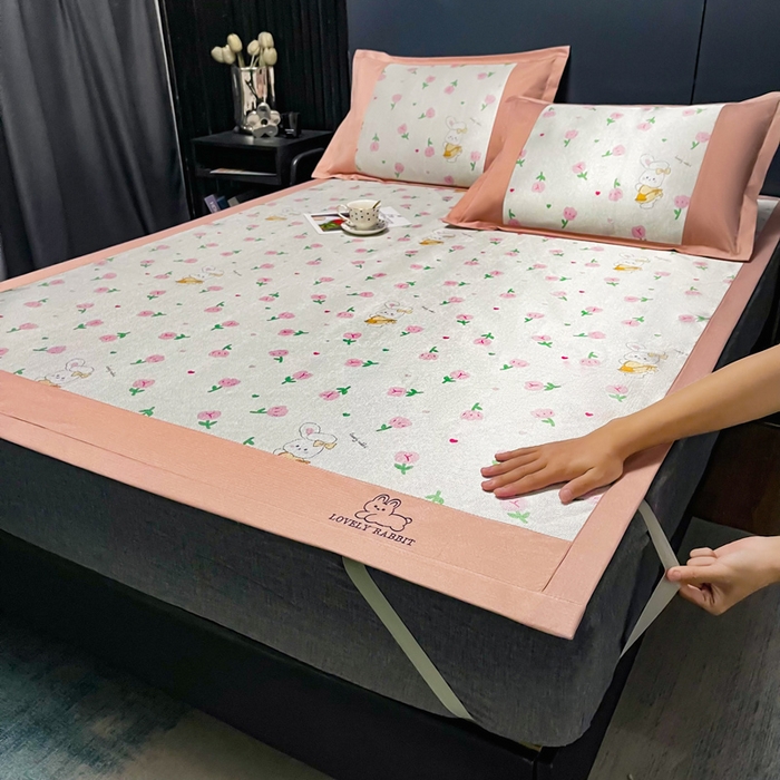 91家纺网 家纺一手货源 找家纺 慕尚家纺 2025新款简约数码印花冰藤席平铺+床笠款 花小兔-平铺