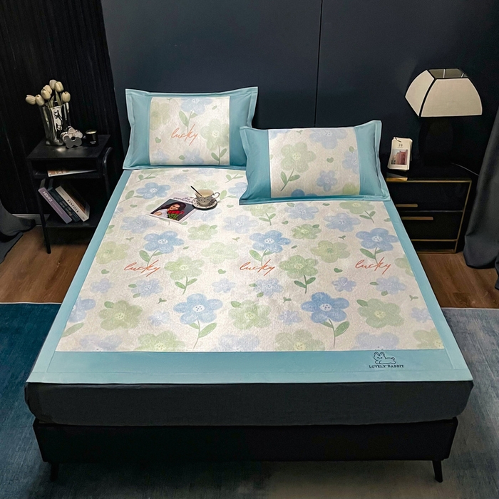 91家纺网 家纺一手货源 找家纺 慕尚家纺 2025新款简约数码印花冰藤席平铺+床笠款 清新花-平铺